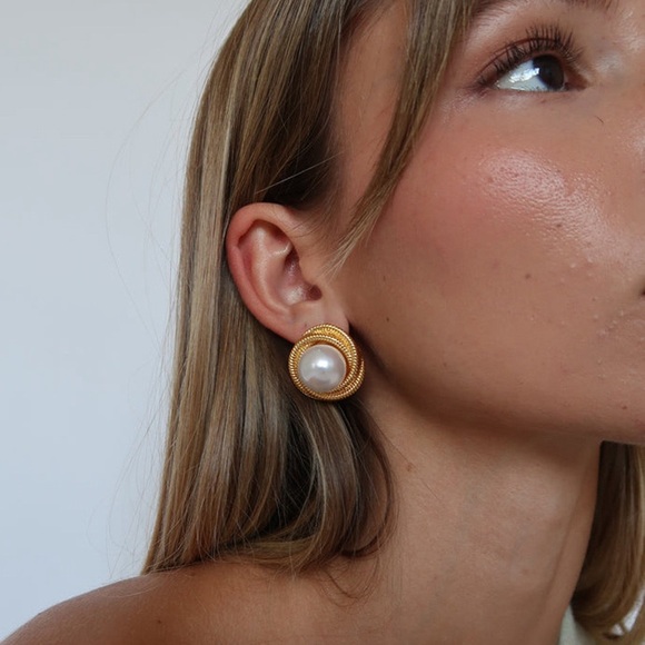 NEW💎18K Gold Plated Pearl Stud Earrings*Vintage Earrings*Old Money Style* - Picture 2 of 4